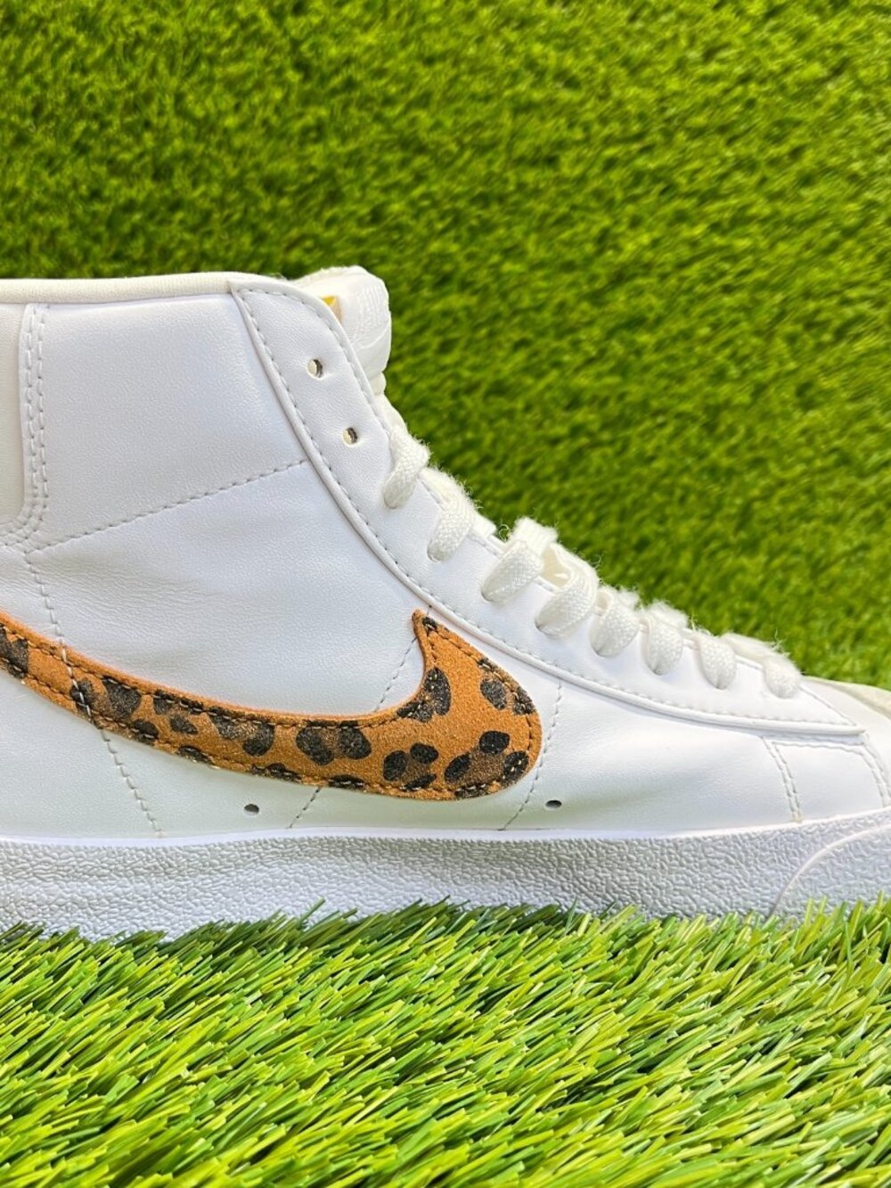 Nike Blazer Mid '77 Leopard Womens Size 7.5 White Walking Shoes Sneakers - Picture 4 of 10